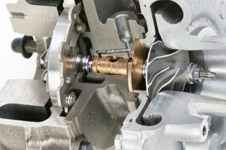 turbocharger cross section with oil seal rings