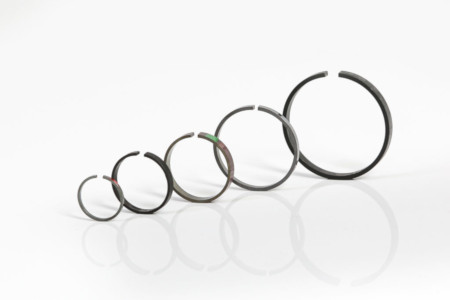 Turbocharger oil sealing rings for turbo main shaft or actuator